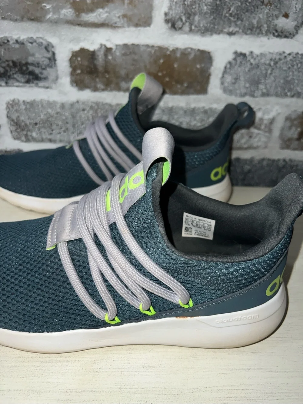 adidas cloudfoam Men's 6.5 or Women’s 8- Teal Knit Slip-On Sneakers